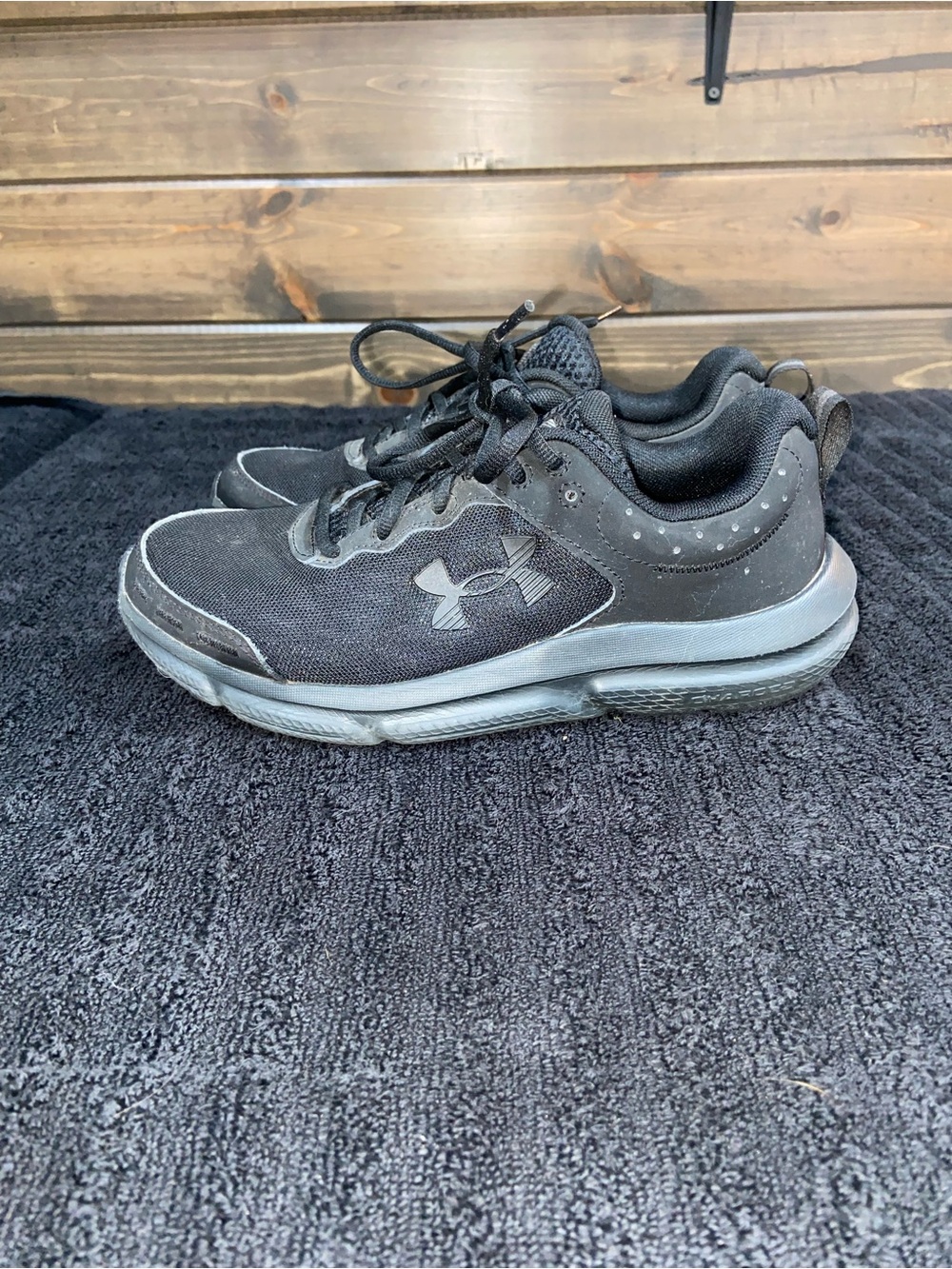 Under Armour UA Charged Assert Athletic Shoes US 7.5 Black & Gray